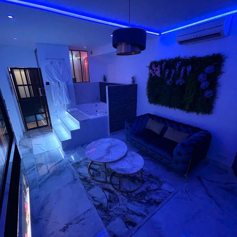 Le Blue Daire Aubervilliers Dış mekan fotoğraf