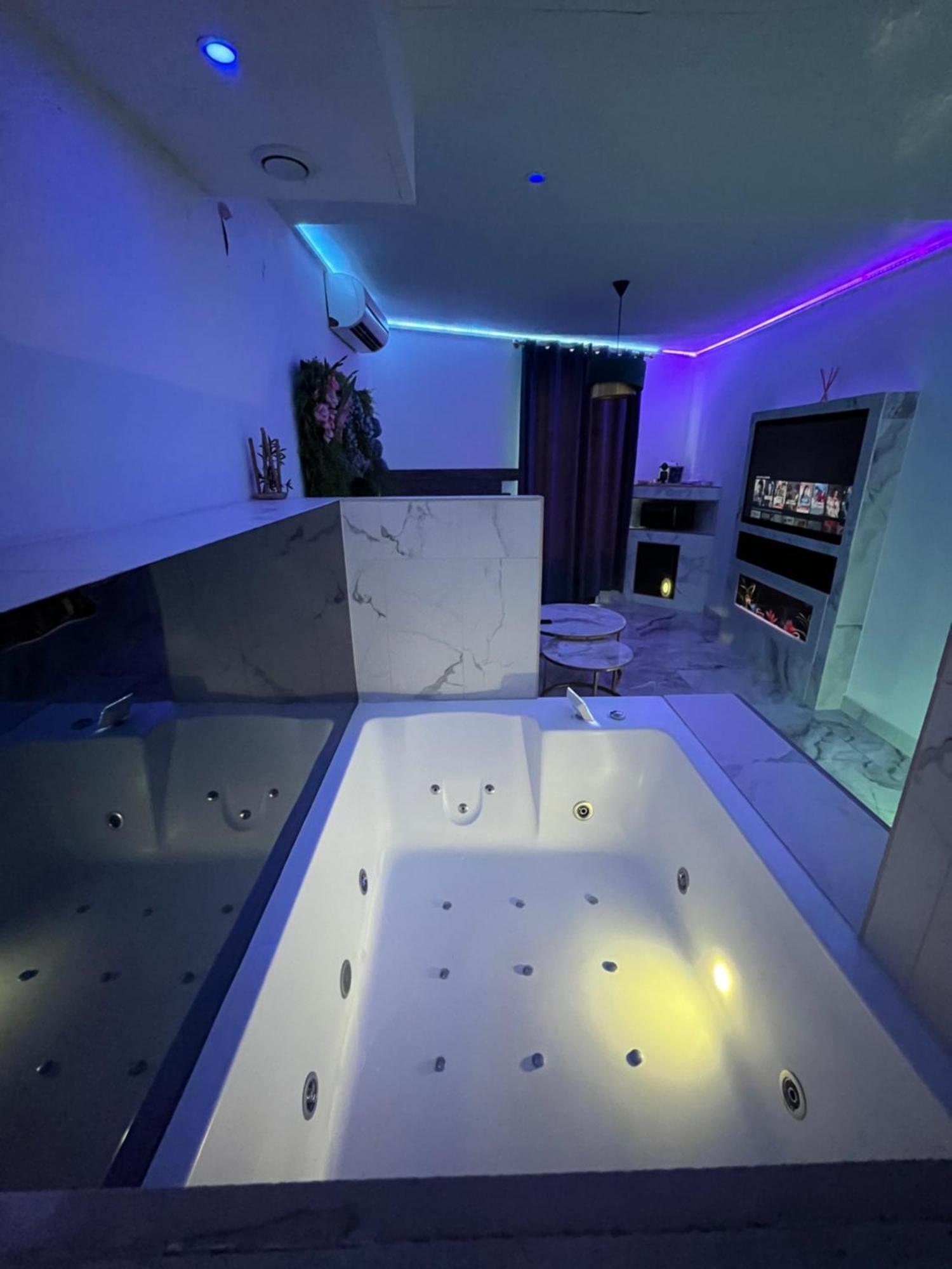 Le Blue Daire Aubervilliers Dış mekan fotoğraf