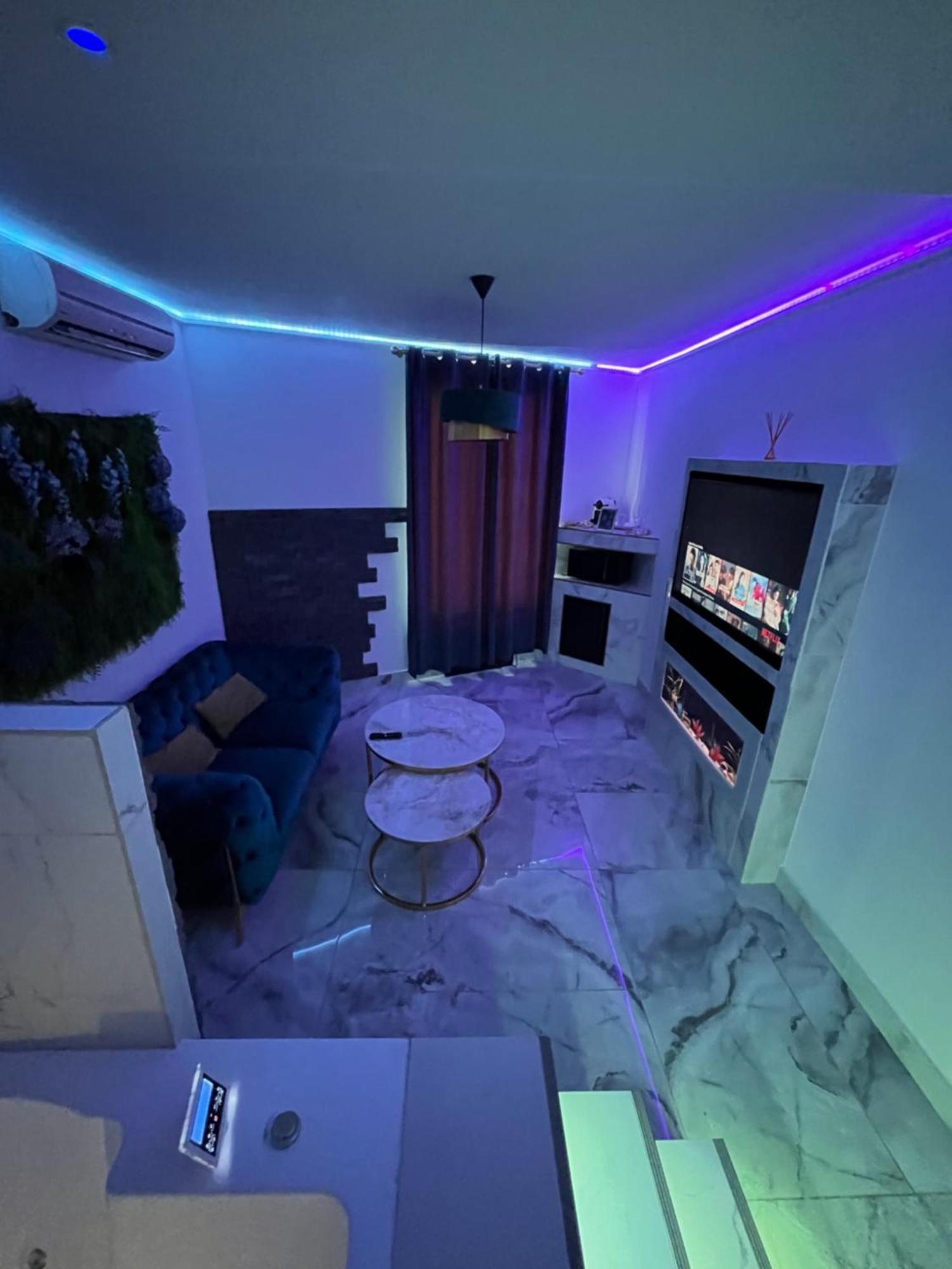 Le Blue Daire Aubervilliers Dış mekan fotoğraf